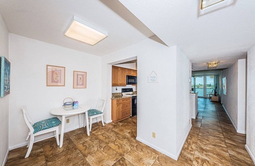 St. Petersburg Condo | Bahia Vista 'Sea' Life's Beauty