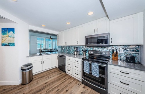 Isla del Sol Condo | Bahia Vista 'Sunset Dreams'
