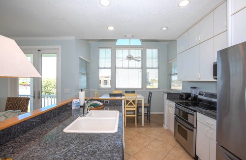 Toilla Segunda House | Baker's Dozen Bungalow. Event-Friendly, Private Pool & Dog-Friendly.