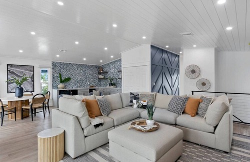 Bradenton Beach House | Beach Bliss! Walk to beach! short stays