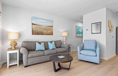 Crystal Beach Condo | Beach Vibes Destin Gem: 1BR Condo w/3 Beds
