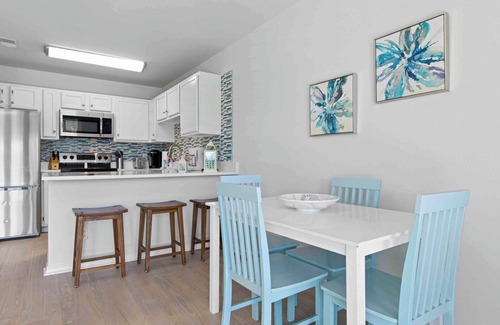 Crystal Beach Condo | Beach Vibes Destin Gem: 1BR Condo w/3 Beds