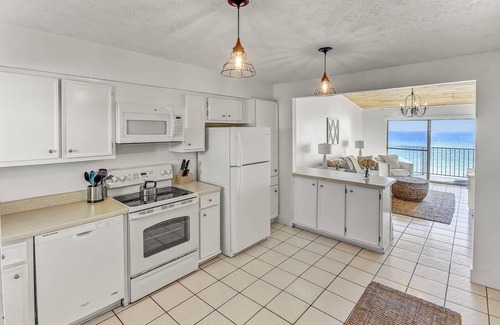 Seagrove Beach Condo | Beachfront 30A Condo! Stunning Views, Pool, 5min to Seaside, Sleeps 6, WiFi, La Dolce Vita Credit!