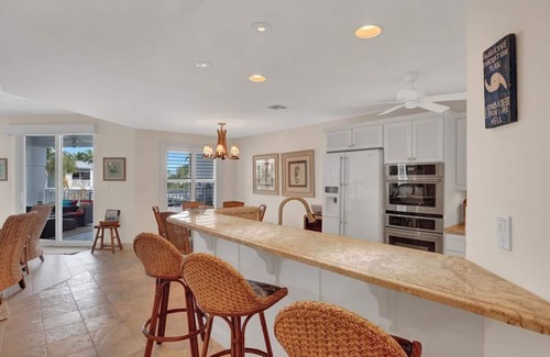 Islamorada House | Beachy 3 Bedroom Condo with Ocean Views