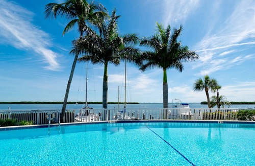 Whitney Beach Condo | Beautiful 2/2 bay veiw unit! Fall dates are filling up quick, book yours today!