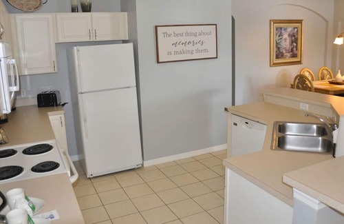 Highgate Park House | Beautiful 4 Bedroom Pool/Spa Home in Gated Community Near Disney, Pet Friendly