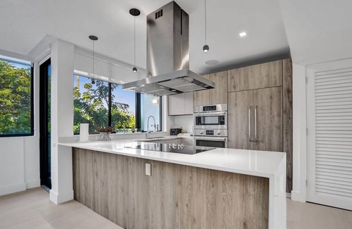 Bay Harbor Islands House | Beautiful 4/3.5 TH BayHarbor