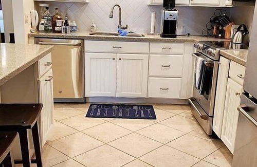 South Island Condo | Beautiful 9th Floor Beachfront Condo At Island Winds - Free Wifi, Central.