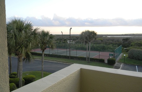 Crescent Beach Condo | Beautiful Summerhouse Condo Ocean & Intracoastal Views 3 Min Walk to the Beach!