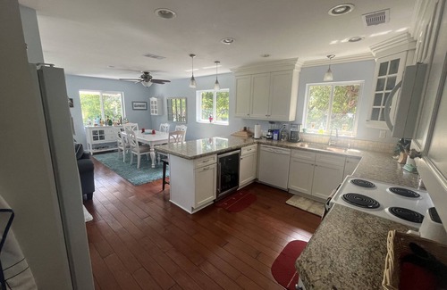 Tavernier House | Beautifully Landscaped resort home pool, hottub, fire pit & more!