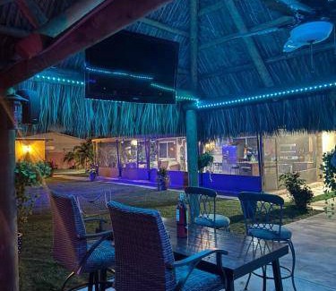 Golden Glades Bed & Breakfast | Bed and breakfast ∙ 2 guests