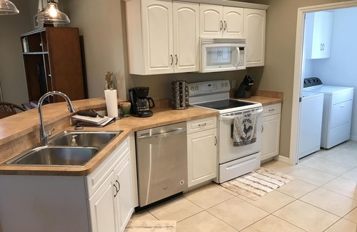 Fort Myers Beach House | Book now for spring break specials. Over 25 restaurants open. Heated pool