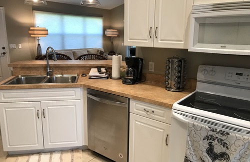Fort Myers Beach House | Book now for spring break specials. Over 25 restaurants open. Heated pool