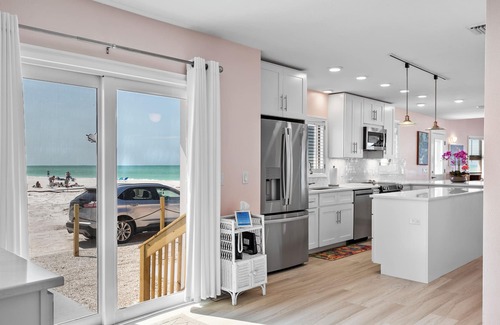 Ilexhurst House | Breakers 1 | A Classic Old Florida Beach Cottage – Fully Restored
