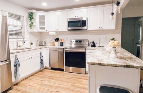 Bayview House | Bright & Airy Gulfport Getaway/Child Friendly/Near DT and St Pete Beaches