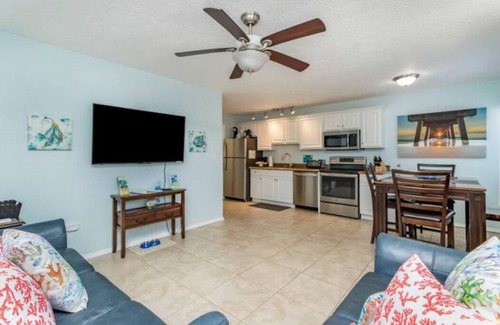 Little Venice House | Canal Front, Boat Dock, Updated!
