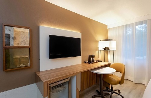 Tallahassee House | Capital City Escape! Free Parking, On-site Pool, Pet-Friendly!