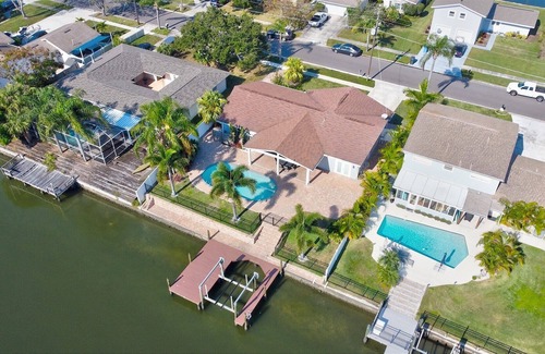 Bay Crest Park House | Casa Bahia 3 Bdr. Pool, Tampa Bay Access, 5 Miles to Beach. NO PETS ALLOWED