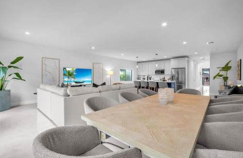 West Little Havana House | Casa Bella - New & Stylish Family-Friendly Home