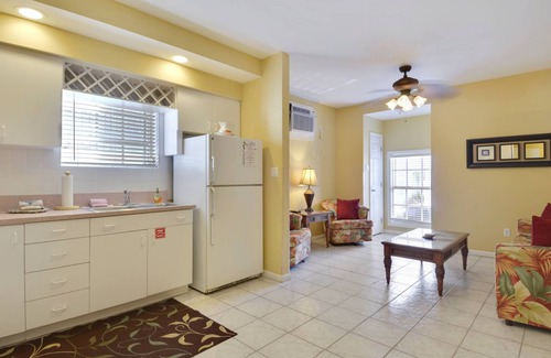Uptown - Upper Duval House | Casa Grande by AvantStay | Dt Key West | Near South Beach w/Pool