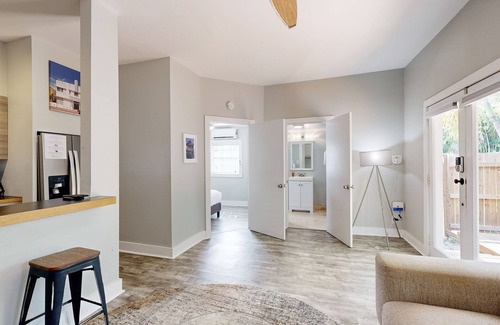 Old Town Apartment | Centrally located cottage apartment with patio - walk to beach & dining