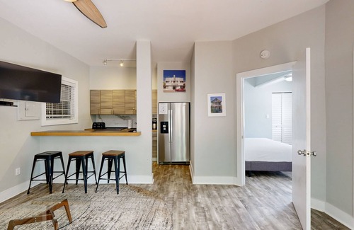 Old Town Apartment | Centrally located cottage apartment with patio - walk to beach & dining