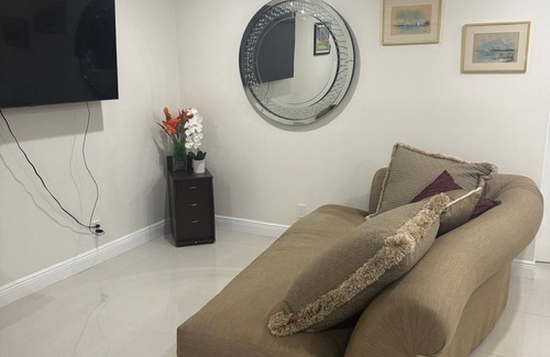 Lauderhill House | Charming 2-bedroom house in cool Fort Lauderdale with WiFi, AC