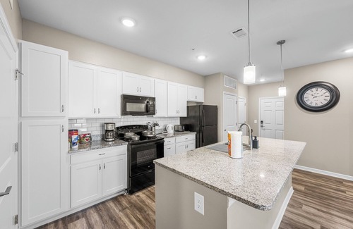 Melbourne Condo | Charming 2-bedroom condo with fitness room and AC in Melbourne