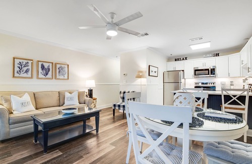Gulf Place Condo | Charming condo near the beach, with community pools and hot tub