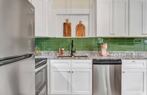 Safety Harbor Apartment | Chic 2BR Retreat Safety Harbor + Wi-Fi Access