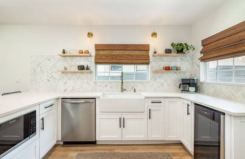 Old Seminole Heights House | Clean & Centrally located to Busch Gardens USF Tampa Zoo Family & Pet Friendly