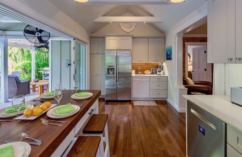 Historic Seaport House | *COASTAL LOVING @ OLD TOWN* Chic 4BR Home & Pool + LAST KEY SERVICES.