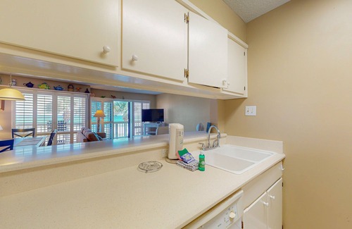 Fort Bay Condo | Coastal retreat w/gulf views, shared pool, hot tub, & beach access