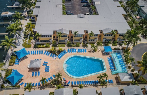 St. Petersburg - Clearwater Condo | Completely Remodeled Barefoot Beach Resort Condo
