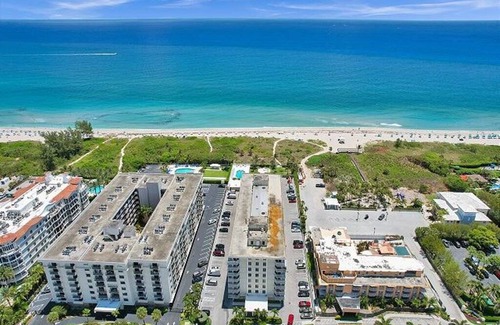 Palm Beach Shores Condo | Condo ∙ 2 bedrooms ∙ 5 guests