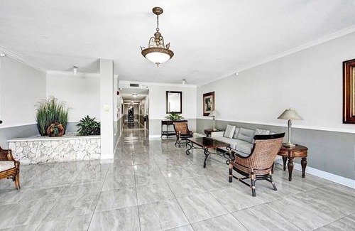 Palm Beach Shores Condo | Condo ∙ 2 bedrooms ∙ 5 guests