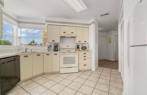 Isla del Sol Condo | Condo with Pool, Golf – Close to the Beach