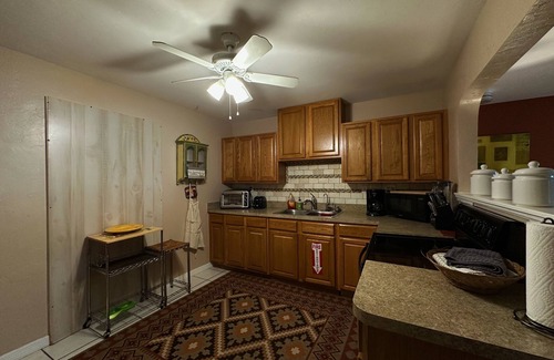 Arlington Park Cottage | Cozy 2 Bed, 1 Bath cottage close to Downtown Sarasota and the Beaches