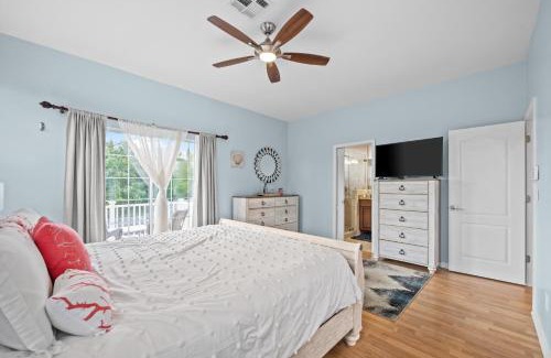 Central Naples Apartment | Cozy 3 Bedroom Plus Den Home in Naples