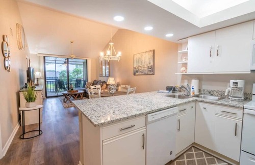 Bonita Bay Condo | Cozy Bonita Bay Condo - Private Beach Club & Pool