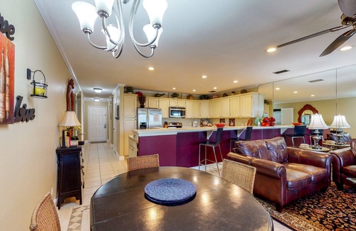 Miramar Beach Condo | Cozy condo w/a sunroom plus a shared pool & tennis - minutes from the beach