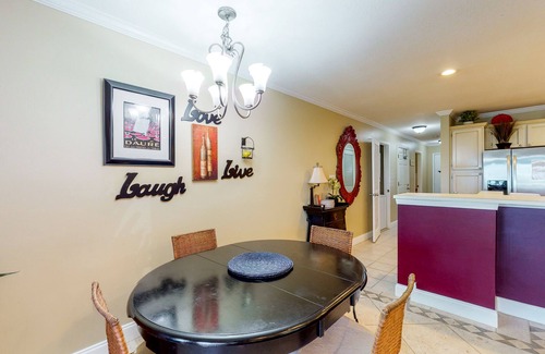 Miramar Beach Condo | Cozy condo w/a sunroom plus a shared pool & tennis - minutes from the beach