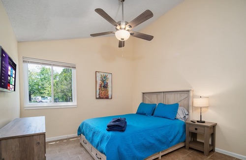 Southpoint Apartment | Cozy, fully-furnished 2BR/1BA apartment with ample parking in Jacksonville's Southside