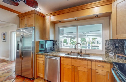 Nautilus Isle House | Cozy Home with pool, dock, canal view, fully equipped kitchen, dog friendly