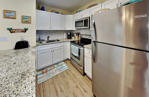 North Redington Beach Condo | Cozy Oceanfront Condo With Beach Access- Central Location