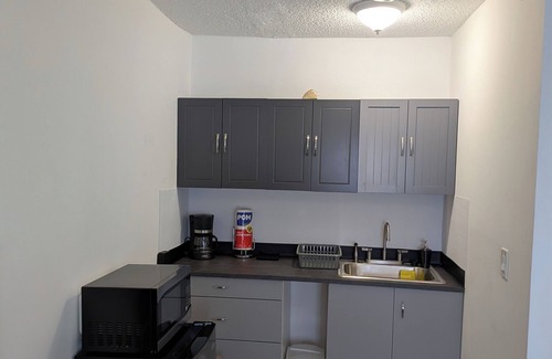 Flagami Apartment | cozy studio, location, location, 3 minutes from Miami int airport