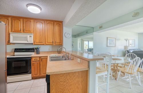 Butler Beach Condo | CRC 1208 - Ocean View Condo Overlooking Pool