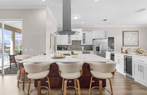 Pelican House | Custom Heated Pool, Intersecting canal views with gulf access! - Villa Sunshine & Unwind - Roelens