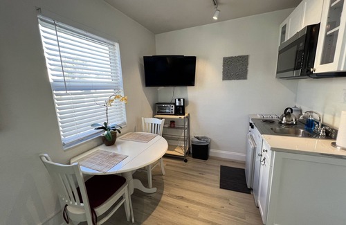 Lake Worth Apartment | Cute & modern studio apartment in prime location in downtown Lake Worth Beach!