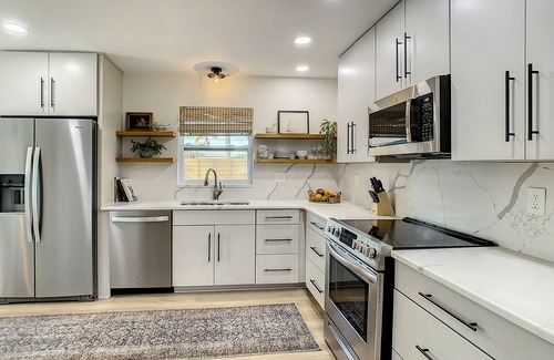 Sarasota Springs House | Cypress Inn - Modern home close to Siesta Key